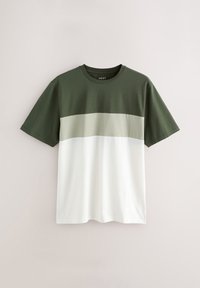 Korte mouw t-shirt met een groen bovenpaneel, lichtgroen middenpaneel en wit onderpaneel. Gemaakt van zachte katoenstof.