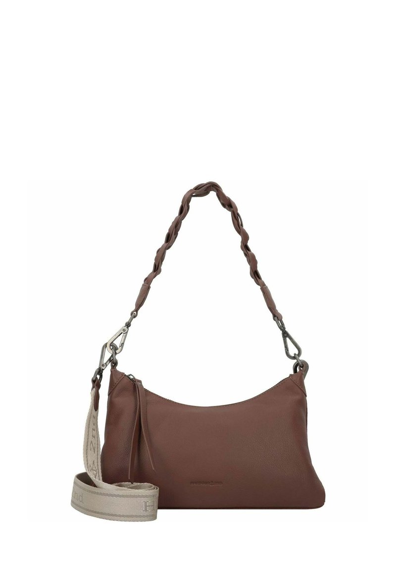 Sac à épaule en cuir marron avec une forme courbée, poignées tressées et une bandoulière amovible avec un motif tissé. Détail de compartiment zippé.