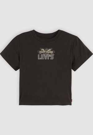 T-shirt de algodão preto com mangas curtas e decote redondo. Apresenta um logotipo gráfico em dourado e prateado na frente com elementos decorativos.