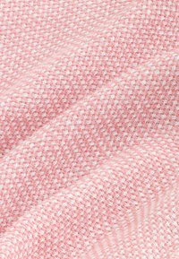 Unselected, pink