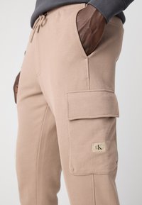 Thumbnail Image 9