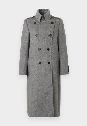 Lange grijze dubbele wolcoat met hoge kraag, zwarte knopen, schouderbanden en zijzakken, weergegeven op een effen witte achtergrond.