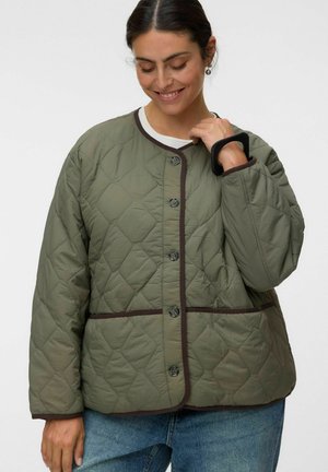 Vero Moda Curve QUILTED JACKET VMOLIVIA JACKET - Overgangsjakke - khaki