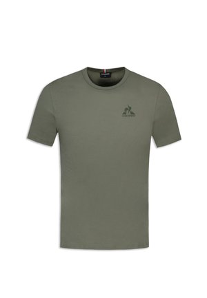 T-shirt en coton vert olive avec encolure ronde et manches courtes. Présente un petit logo imprimé d'une teinte plus foncée sur la poitrine.
