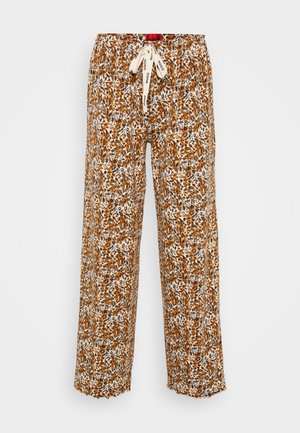 Laisvi kelnių fasonai, pagaminti iš lengvos medžiagos. Bruožai: ruda ir balta gėlių raštu, su raišteliu juosmenyje ir platėjančiomis kojomis.