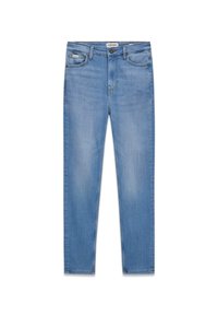 Jean en denim bleu clair avec un design à jambe droite, cinq poches et un léger dégradé. Équipé de garnitures en métal argenté et d'une ceinture classique.