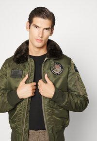 Schott OHARAVINTRS - Overgangsjakke - army kaki