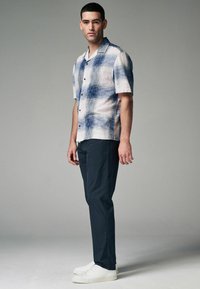 Next STRAIGHT REGULAR FIT niebieski