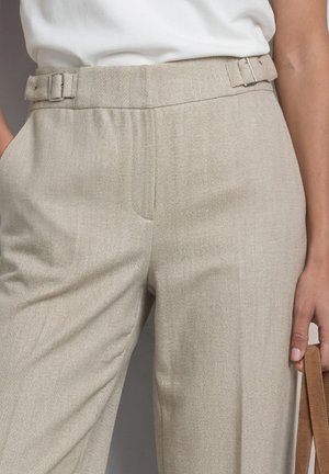 Street One, HIGH WAIST STRAIGHT LEG HOSE IM CASUAL FIT - Pantalon classique - dark creamed sand