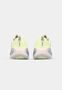 Nike Performance VOMERO PLUS - Cestná bežecká obuv - sail/metallic silver/barely volt/pure platinum/football grey