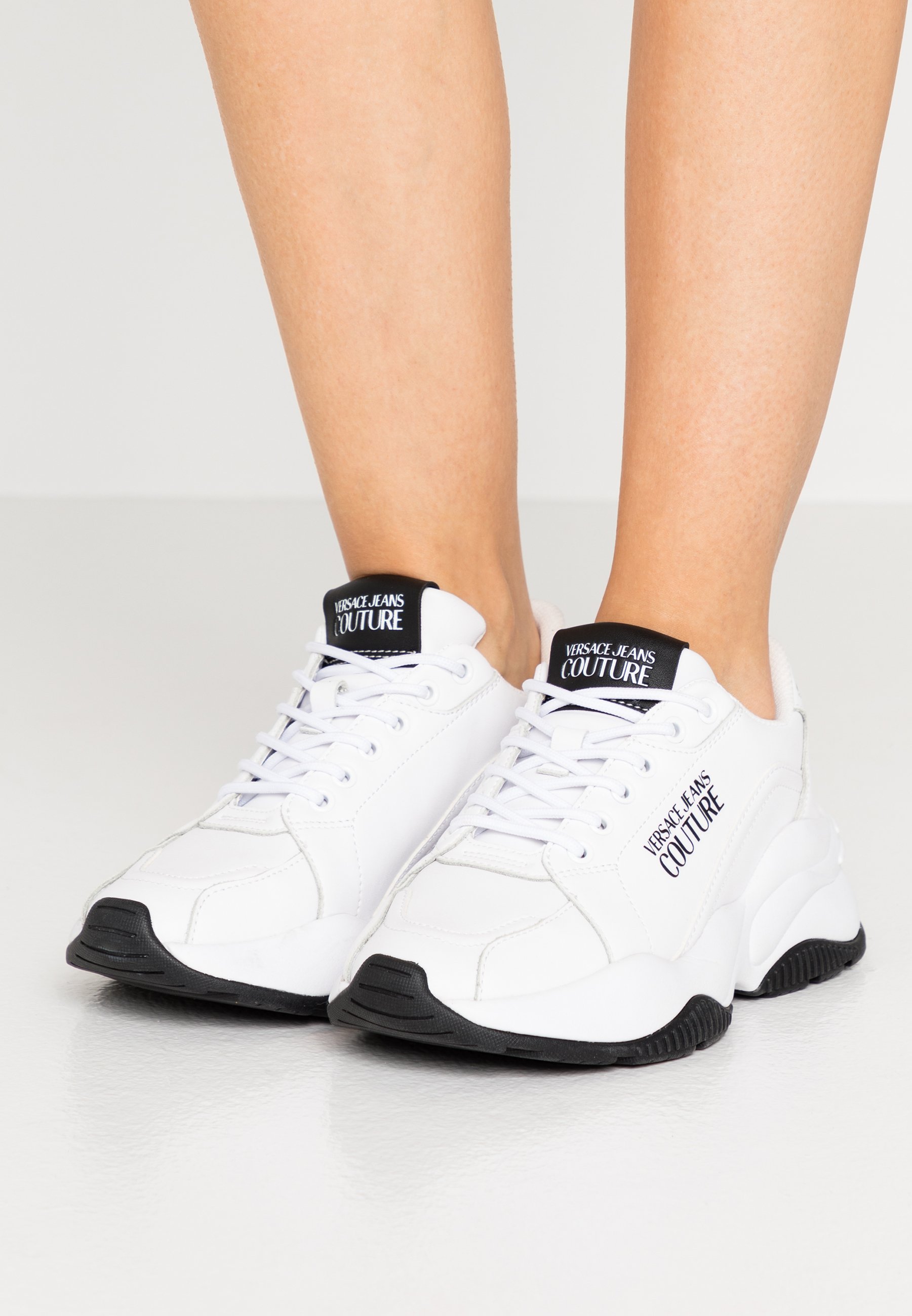 Versace Jeans Couture CHUNKY SOLE Baskets basses bianco Versace Jeans Couture CAP SOLE Baskets basses bianco