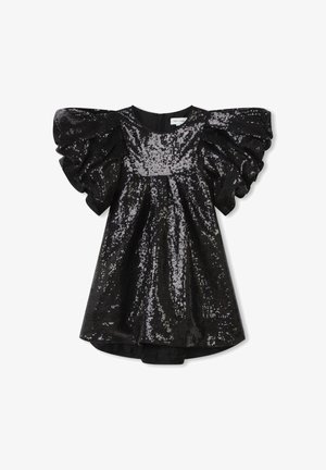 Juodas suknelė su blizgančiaisampalais, trumpomis ruffled rankovėmis ir apvaliu kaklu. Platūs siluetas su hemu, kuriuo užpakalyje užlenkta aukštyn.