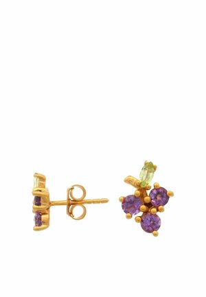Orecchini a bottone in oro con tre pietre rotonde viola e una piccola pietra marquise verde disposte a grappolo.