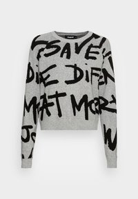 Pull gris à manches longues avec texte en style graffiti noir couvrant le devant et les manches, col rond, poignets et ourlet côtelés.