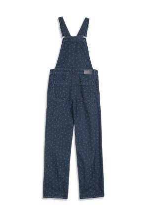Mørkeblå denimsoveralls med små røde og grønne blomsterprint, vide ben, to baglommer og justerbare skulderstropper.