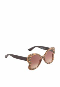 Lunettes de soleil en forme de cœur avec une monture �à motif léopard marron et des verres dégradés, présentant des branches marron foncé et une texture lisse et brillante.