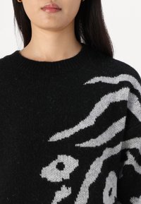 ONLY ONLLIZZY ANIMAL PULLOVER  - Pullover - black