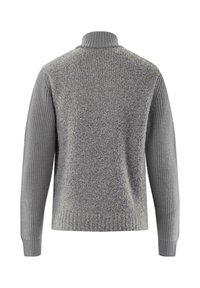 Grauer Wollpullover mit strukturiertem Strickkörper und glattem Strick an den langen Ärmeln, ausgestattet mit einem hohen gerippten Kragen und gerippten Bündchen.