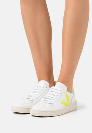 V-10 - Trainers - extra white/jaune fluo