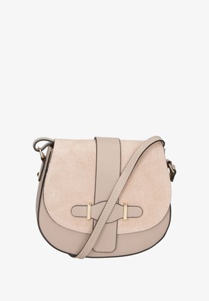 Beige Leder-Schultertasche mit einem Wildlederdeckel, goldfarbenen Beschlägen, geschwungener Silhouette und einem Umhängegurt. Auffälliges Verschlussdetail an der Vorderseite.