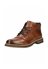 Botas de cuero marrón hasta el tobillo con puntera redonda, diseño de cordones, costuras en contraste y suela de goma texturizada. Logotipo de la marca grabado en el lateral.