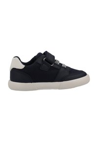 Sneaker in tela blu navy con un cinturino in velcro, accenti bianchi, suola in gomma testurizzata e design a punta rotonda. Ideale per l'uso casual.