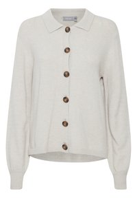 Beige stickad cardigan med krage, med stora bruna knappar och ribbade ärmslut, som ger en mjuk och texturerad look.