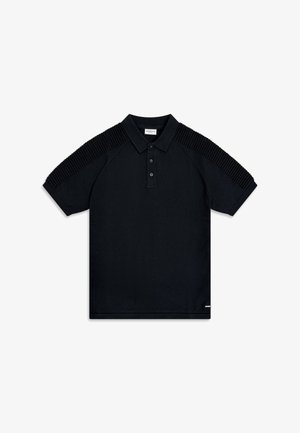 Must lühikeste varrukatega polosärk, millel on õlgadel ja varrukatel soonikdetailid, kolme nööbiga plastron ja väike brändi silt hemmi ääres.