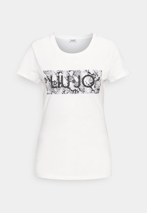 Biały dopasowany t-shirt z krótkim rękawem i okrągłym dekoltem, z czarno-białym paskiem w wzór skóry węża z napisem "LIU JO" na piersi.