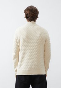 Pier One Neule - off-white
