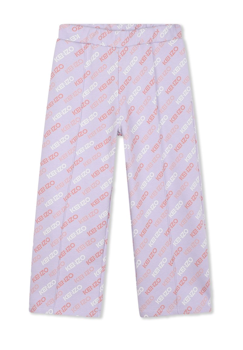 Pantalons lilas avec un motif de logo répété en rouge et blanc, dotés d'une coupe large et d'une taille élastique confortable.
