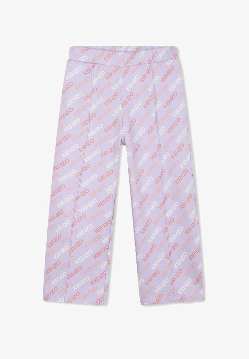 Pantalons lilas avec un motif de logo répété en rouge et blanc, dotés d'une coupe large et d'une taille élastique confortable.