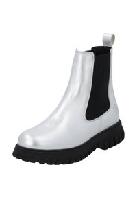 Botas Chelsea plateadas con laterales elásticos negros, un acabado metálico suave y una suela gruesa de goma negra con un dibujo texturizado.