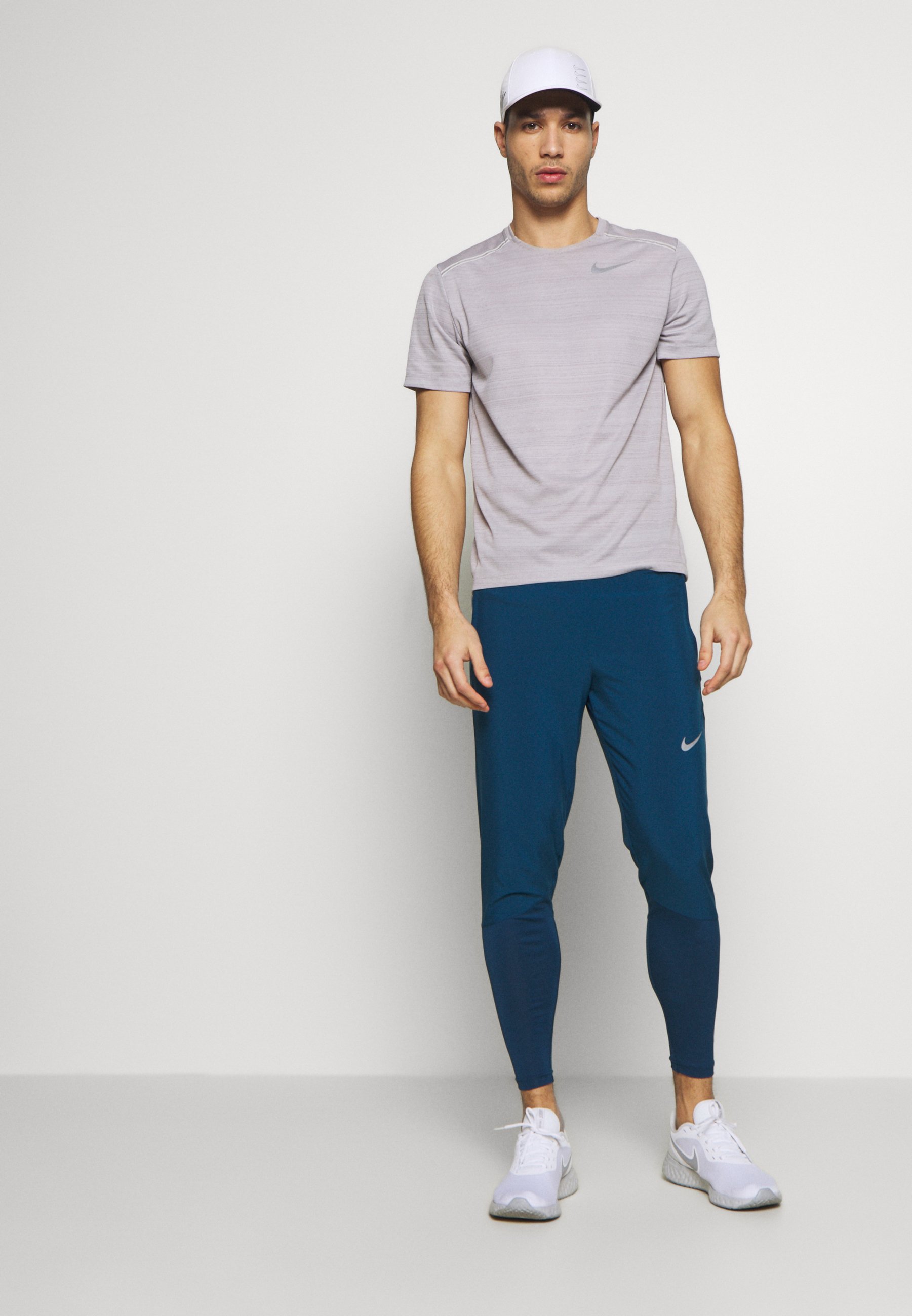 nike performance essential