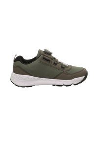 Chaussure de sport en vert olive et noir. Présente un dessus en mesh léger, un design texturé et une semelle en caoutchouc blanc avec un motif hexagonal.