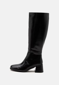 Sélectionné, black pratia