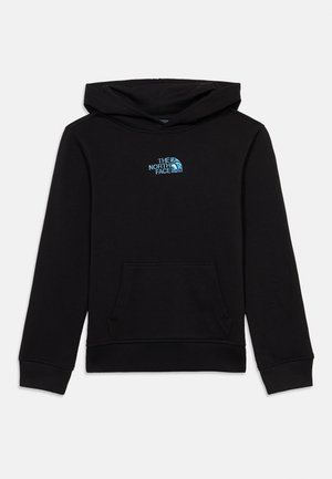 Svart hettegenser med frontlomme og lys blå "The North Face"-logo midt på brystet, vist på hvit bakgrunn.