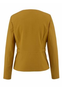 Vue de dos d'un blazer ajusté jaune moutarde avec des manches longues et une couture discrète à la taille.