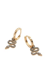 Guldörhängen i form av en spiralformad ormdesign med en texturerad yta och stjärnaccenter på hängena.