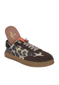 Brown suede sneakers with leopard print sides, gray accents, and beige rubber soles. Features gray laces and a removable insole.