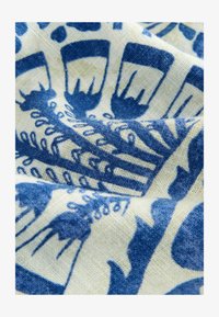 Ausgewählt, blue paisley print