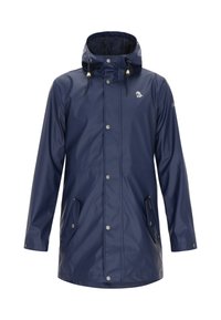 Námornícky modrý nepremokavý plášť do dažďa s kapucňou, na cvoky, s dvoma prednými vreckami a nastaviteľnými šnúrkami; hladká, lesklá textúra.