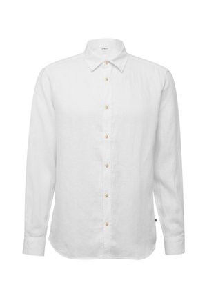 Chemise blanche à manches longues en lin, avec un col boutonné, des boutons en bois et une coupe droite avec un ourlet arrondi.