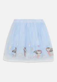 Gonna in tulle azzurro chiaro con elastico in vita, decorata con sirene e conchiglie ricamate lungo l'orlo in accenti di rosa e oro.