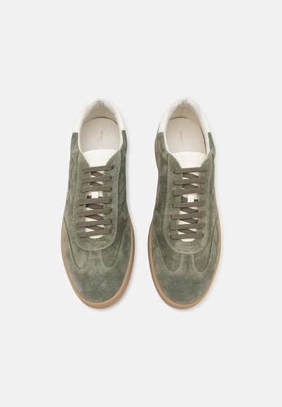 Stuart Weitzman Baskets basses - sage/white bianco