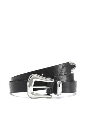 Schwarzer Leder-Gürtel mit einer silbernen Metallschnalle mit strukturiertem Rand, flachem Riemendesign und mehreren Anpassungslöchern.