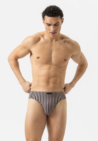 Zwarte en roze gestreepte slips met een zachte tailleband en logolabel, voorzien van een snug fit en een gladde stofstructuur.