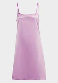 Sukienka bez rękawów w jasnofioletowym satynie, cechująca się prostym krojem, miękką fakturą i subtelnym logo na klatce piersiowej.