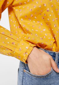 SPRINGFIELD 6798401 Chemise Oxford Semi-ajustée, Imprimé Bleu, 34 Femme