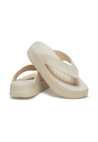 Infradito beige realizzati in materiale leggero, con un design sagomato, una suola testurizzata e uno stile aperto con una fascia posteriore.